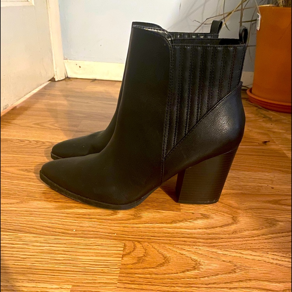 Like new booties only wore them once. There is nothing wrong with them.